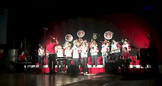 Unterhaltung in der Simplonhalle: Die Swiss MountainBrass in Aktion.