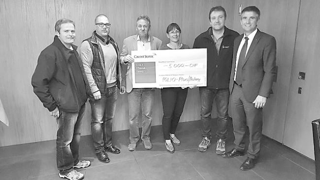 Kampf gegen Polio. Von links: Max Stalder, Jonas Hauser, Diego Schmidhalter, Mariette Furrer-Ruppen, Roger Tschopp, alles Rotarier, und Mitglied der HandsOn-Kommission Marcel Kalbermatter (Präsident RC Brig).
