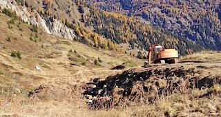 So sah es im Oktober aus: Ein Bagger bei der Arbeit, mutmasslich ohne Baubewilligung. 