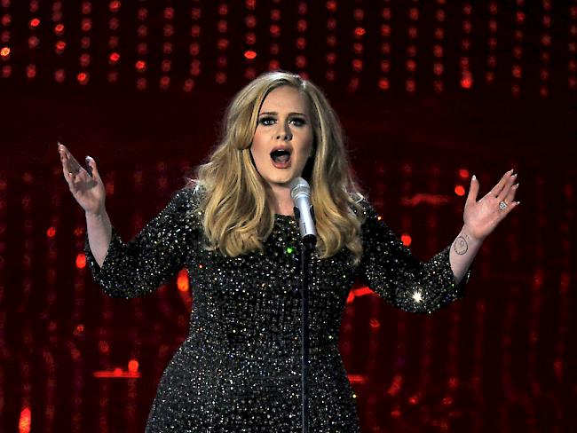 Aber hallo: Das Video zu Adeles neuer Single "Hello" wurde auf Youtube innerhalb von 48 Stunden 50 Millionen Mal angeklickt - der Rekord des Jahres (Archiv).
