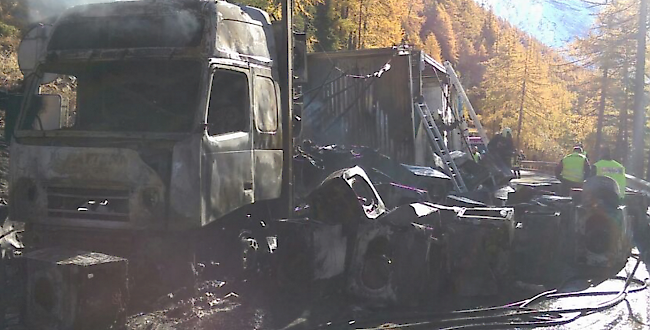 Der polnische Lastwagen erlitt Totalschaden.
