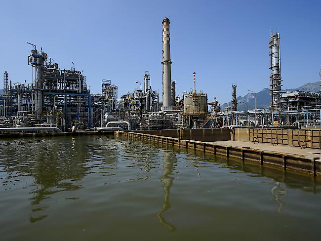 Auch der Kanton Wallis verlangt von Tamoil Garantieleistungen für Verschmutzungen auf dem Raffinerie-Gelände. (Archiv)