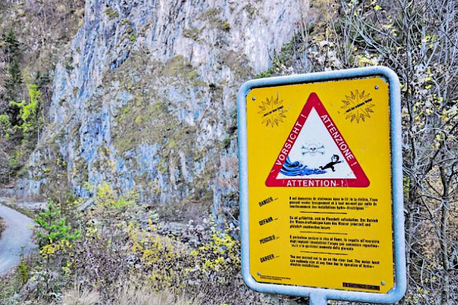 Beim Schutz vor Naturgefahren wie Hochwasser fehle eine schweizweite Übersicht, so der Bundesrat. (Symbolbild)