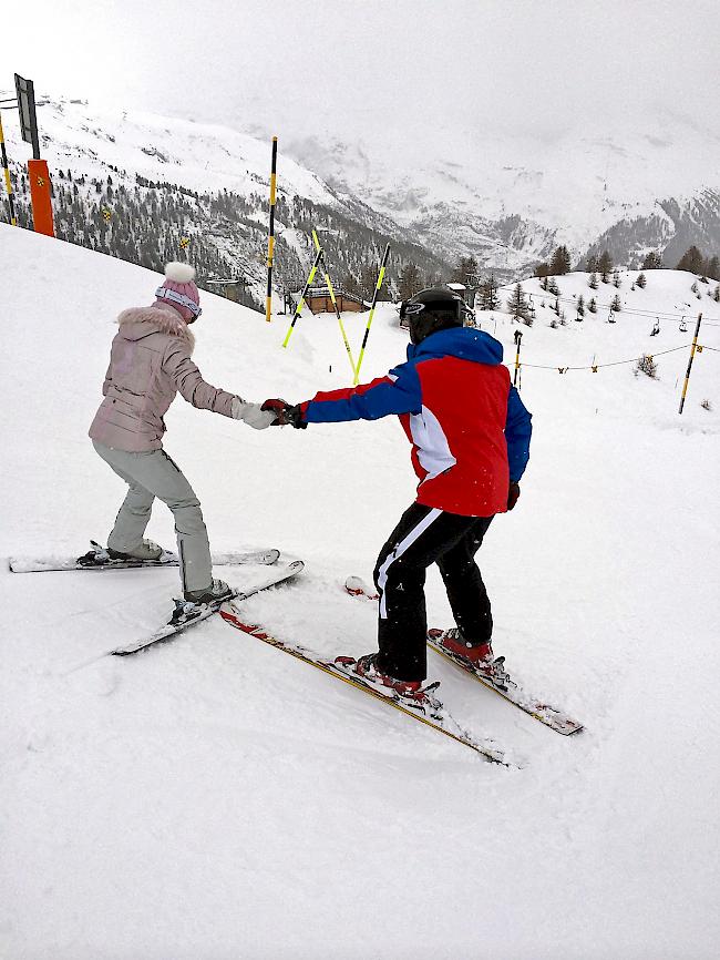 Die kantonalen Behörden wollen ab sofort gegen «Skilehrer», die sich nicht an die 
gesetz­lichen Spielregeln halten, polizeilich vorgehen.