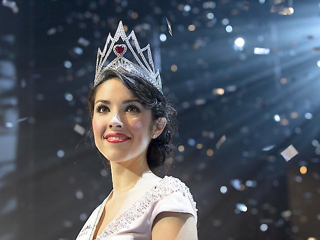 Von Freiburg auf den Thron: Lauriane Sallin freut sich nach der Wahl zur neuen Miss Schweiz im Musical Theater in Basel.