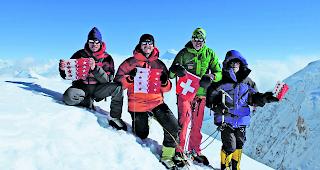 Gipfelfoto. Die Oberwalliser auf dem Berg Himlung Himal auf 7126 Metern.