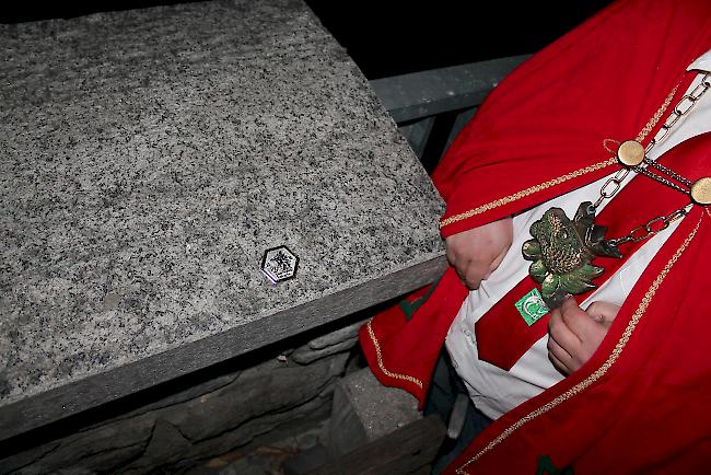 Impressionen von der Plakettentaufe, welche die Drachentöter in Anwesenheit der anderen beiden Zünfte auf dem Natischer Märtplatz durchführten.