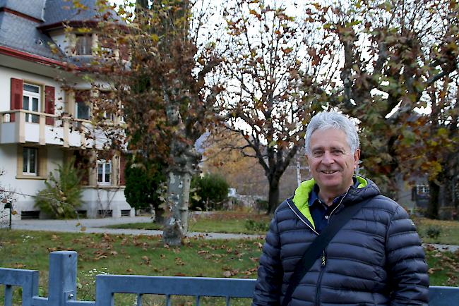 Stéphane Mischler, Präsident des Immobilienaussschusses der Lonza-Pensionskasse, vor der alten Lonza-Ausbildungsvilla an der Kantonsstrasse.