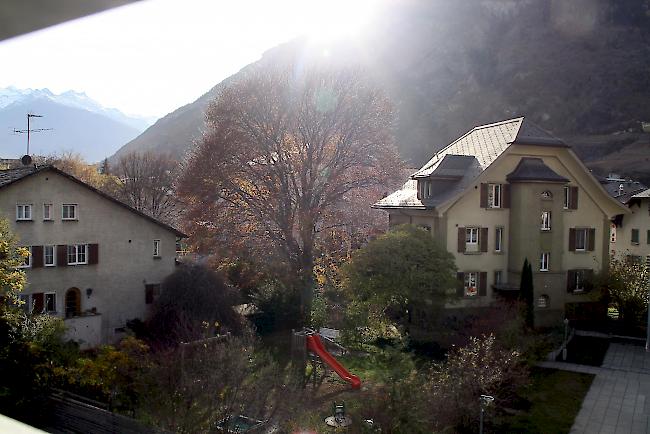 Abriss vorgesehen. Vier Gebäude aus der Mitte des letzten Jahrhunderts (eines davon links) sowie das alte Haus an der Terbinerstrasse 1 (rechts) werden abgerissen.