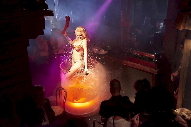 Zoe Scarlett zog die Gäste mit ihrer Burlesque-Show in den Bann.