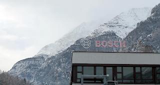 Bei Montagearbeiten ist es im Scintilla-Werk in St. Niklaus am Dienstagmorgen zu einem Schwelbrand gekommen. Rund 150 Angestellte mussten wegen Rauchentwicklung die Fabrikhallen verlassen.