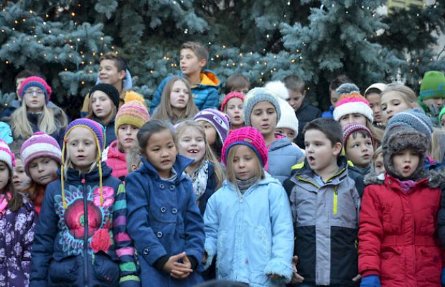 Der Visper Weihnachtsmarkt zugunsten behinderter Mitmenschen im Oberwallis