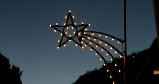 Tradition: Alle Jahre wieder leuchten die Sterne von der Stange. 