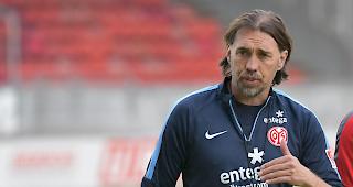 Martin Schmidt, Fussballtrainer bei Bundesligist Mainz 05: &laquo;Mandarinen f&uuml;r den grandiosen sprachgrenzen&uuml;bergreifenden Zusammenhalt im Rahmen des Cupfinals in Basel! Alle f&uuml;r den FC Sitten. Die &lsaquo;Gretza&rsaquo; gibt es f&uuml;r die sprachgrenzen&uuml;bergreifenden Uneinigkeiten in verkehrs- und tourismuspolitischen Fragen.&raquo;
