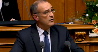 Neu-Bundesrat Guy Parmelin erkl&auml;rt die Annahme der Wahl.