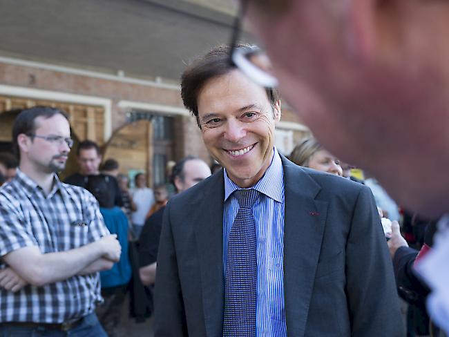 Die Uni Zürich muss Christoph Mörgeli 17 Monatslöhne zahlen. Das dürfte seine Stimmung heben. (Archiv)