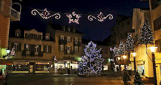 Ein letztes Mal. Die alte Weihnachtsbeleuchtung in Visp wird ab dem Jahr 2016 durch eine neue ersetzt.