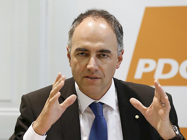 Noch-CVP-Präsident Christophe Darbellay ist von seiner Lokalpartei für das parteiinterne Auswahlverfahren im Hinblick auf die Walliser Regierungswahlen 2017 nominiert worden. (Archivbild)
