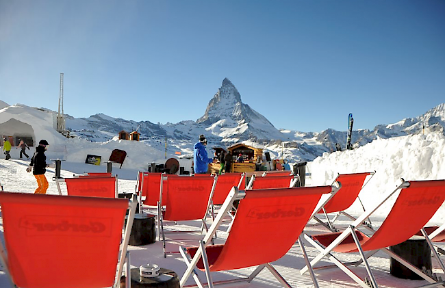 Weltrekordversuch in Zermatt: Das Dorf gilt als begehrte Marke, deshalb wurde es für den Riesen-Iglubau ausgewählt. (www.iglu-dorf.com)