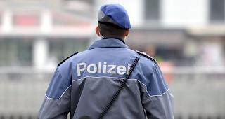 Immer wieder w&uuml;rden Polizistinnen und Polizisten w&auml;hrend der Aus&uuml;bung ihrer Arbeit t&auml;tlich angegriffen und verletzt. (Symbolbild)