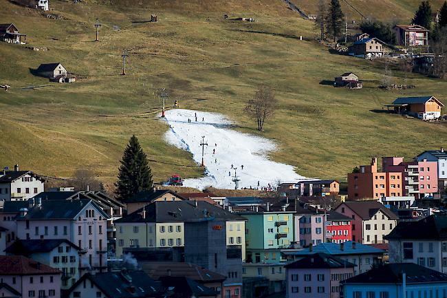 Derzeit wenig Schnee in Airolo: Die Temperaturen sind zu hoch (Symbolbild).