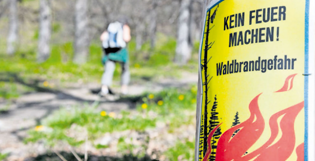 25. Juli: Wegen der anhaltenden Hitze und der damit eingehenden Trockenheit im Wallis, ordnet der Kanton ein absolutes Feuerverbot an und damit auch ein Abfeuern von Raketen am 1. August.