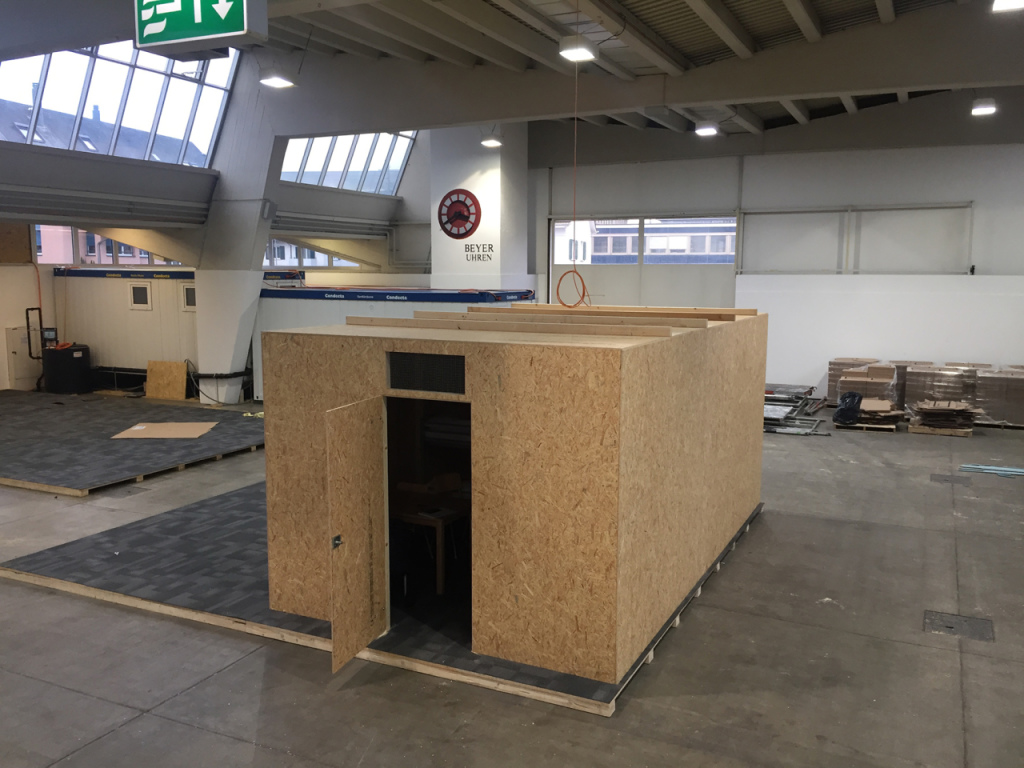 HolzHäuschen statt "Shelter" für Flüchtlinge in Zürich 1815.ch