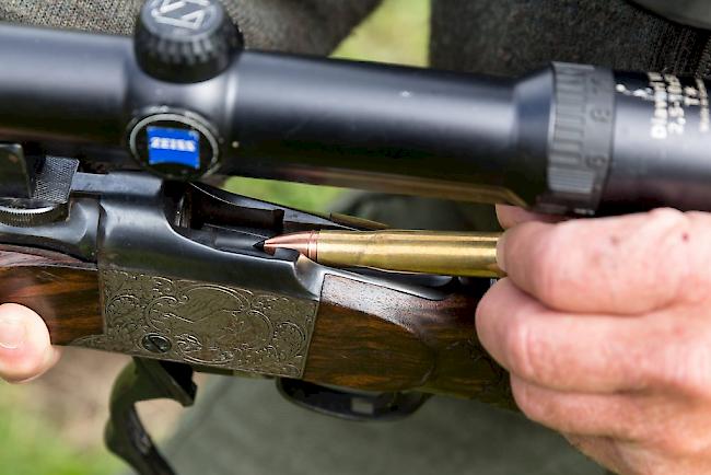 Konfisziert. Beim Oberwalliser Hilfswildhüter wurde ein veritables Arsenal an Waffen und Waffenzubehör beschlagnahmt (Symbolbild).