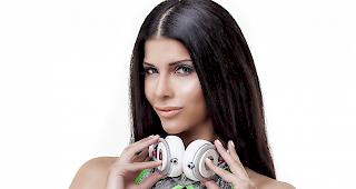 DJane Micaela Sch&auml;fer wird heute im Schlagertempel dem Publikum einheizen.