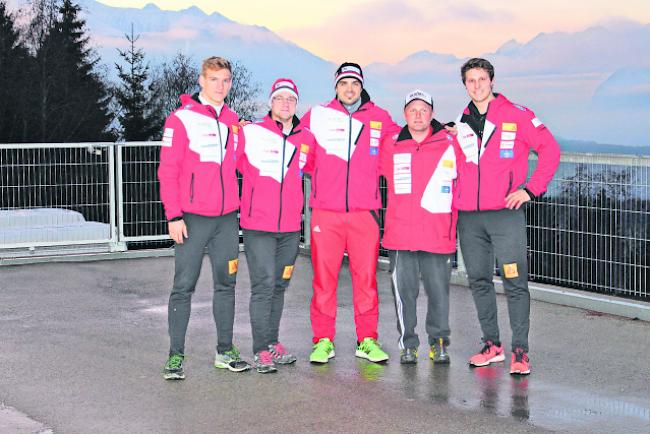 Das alte Team Bracher. Michael Kuonen, Anschieber Marco Dörig, Pilot Clemens Bracher, Mechaniker Hans Strahm und Anschieber Alain Knuser, der nun ausfällt. (Archiv)