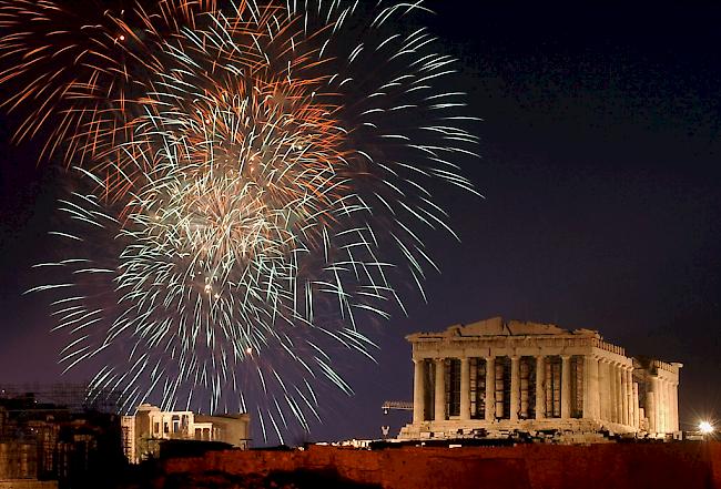 Feuerwerk über der Akropolis in Griechenland