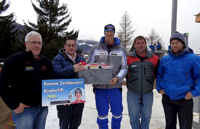Von links: Michel Zenhäusern (Technischer Leiter Moosalp Bergbahnen), Martin Gattlen (VR-Präsident Moosalp Bergbahnen), Ramon Zenhäusern, Valentin Werlen (Mitarbeiter Moosalp Bergbahnen) und Philipp Zenhäusern (Gemeindepräsident Bürchen).