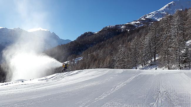 Aufgrund der Schneefälle der letzten Tage konnte die Moosalp Bergbahnen AG am Donnerstag in die Wintersaison starten (Foto vom 6. Januar 2016)