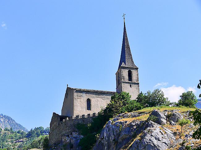 Ein Bericht soll die genauen Sanierungsarbeiten an der Rarner Burgkirche aufzeigen.