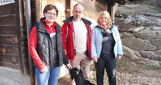 Der neue Vorstand des Vereins Tierpark Aletsch blickt optimistisch in die Zukunft: Aktuarin Anita Theler, Vizepr&auml;sident Franz Guntern und Pr&auml;sidentin Madlen Bortis (v.l.).