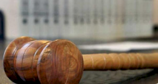 Bei der Walliser Staatsanwaltschaft laufen wegen einer Indiskretion um eine imitierte Waffe gleich zwei Untersuchungen.