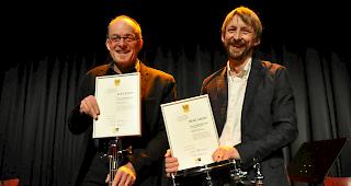 Stolze Preistr&auml;ger. Alex R&uuml;edi (links) und Beat Jaggy mit dem Kulturpreis 2016 der Stadtgemeinde Brig-Glis.