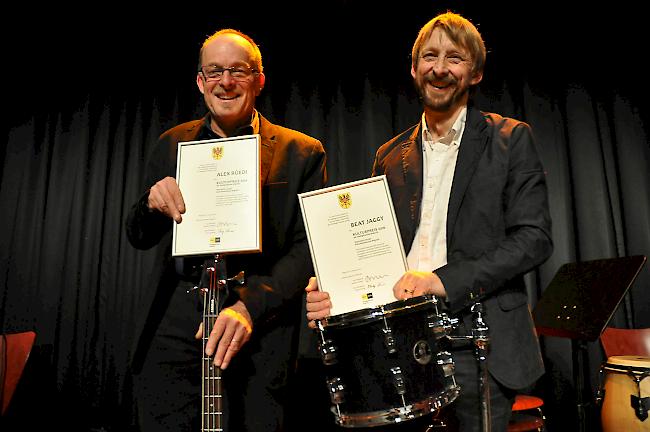 Stolze Preisträger. Alex Rüedi (links) und Beat Jaggy mit dem Kulturpreis 2016 der Stadtgemeinde Brig-Glis.