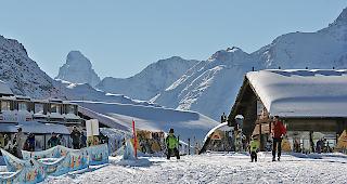 Sch&ouml;ne Kulisse: W&auml;hrend Ferieng&auml;ste in Gr&auml;chen vom fixen Eurokurs profitieren, leidet die Ski- und Snowboardschule darunter.