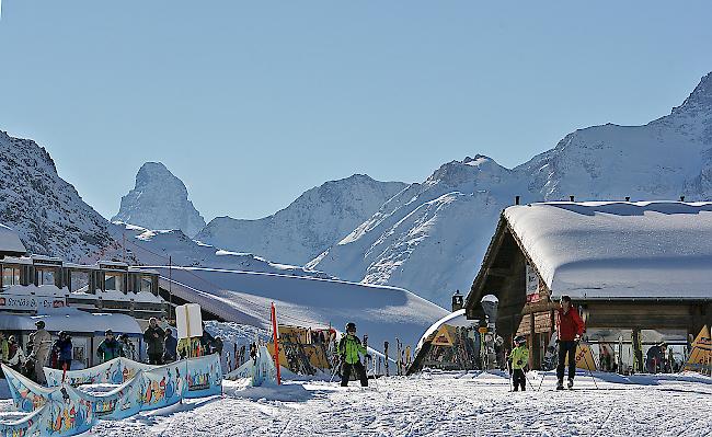 Schöne Kulisse: Während Feriengäste in Grächen vom fixen Eurokurs profitieren, leidet die Ski- und Snowboardschule darunter.
