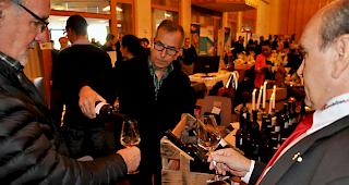 Reger Austausch an der Natischer Tischmesse.