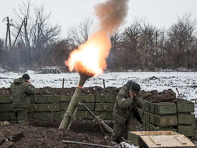 Die Schweizer Armee soll 32 Mörser-Geschütze erhalten. Im Bild der Einsatz einer Mörserwaffe in der Ukraine. (Archiv)