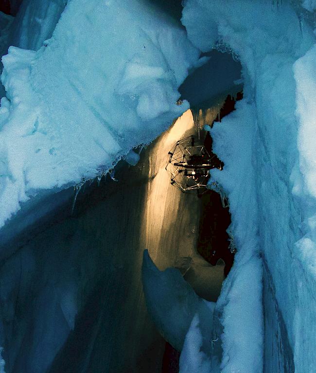 Suche. Die Gletscherspalten-Drohne könnte ein für die Rettungsspezialisten gefahrloses und schnelles Orten von Opfern in Gletscherspalten ermöglichen.