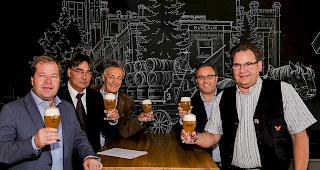 Freuen sich &uuml;ber die Zusammenarbeit (v.l): Pierre-Alain Grichting, Co-Pr&auml;sident; Kilian Furrer,	Area Sales Director	Feldschl&ouml;sschen; Hans-Rudolf Mooser,	Co-Pr&auml;sident; Roberto Schmidt, Co-Pr&auml;sident und Claude Blatter, Senior Sponsoring Manager Feldschl&ouml;sschen.  