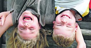 Kinderlachen. Kinder lachen 450 Mal am Tag, Erwachsene bloss 15 Mal. Dabei g&auml;bs doch Gelegenheiten zuhauf. Und das beileibe nicht nur in der Narrenzeit. 