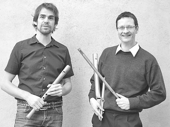 Grosse Könner. Flötist Florentin Manetsch (links) und Organist Alexander Schmid zeigen am Samstag in der Eyholzer Ritikapelle ihr Können.