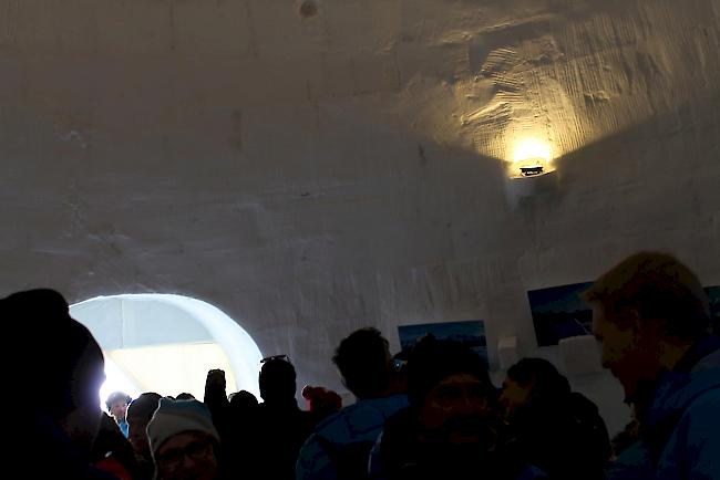 Impressionen vom Iglu-Dorf in Zermatt, wo seit dem 30. Januar 2016 ein Rekordiglu steht.