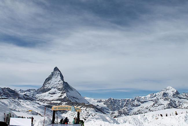 Impressionen vom Iglu-Dorf in Zermatt, wo seit dem 30. Januar 2016 ein Rekordiglu steht.