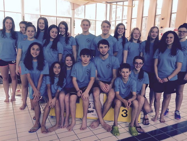 Über 300 Schwimmerinnen und Schwimmer aus 16 Klubs trafen sich am Samstagmorgen im Hallenschwimmbad in Sitten.