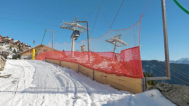 Stein des Anstosses sind Sicherheitsnetze auf der Talabfahrt nach Blatten.